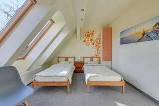 Хостелы Hostel George Сопот Двухместный номер с 2 отдельными кроватями и общей ванной комнатой-9